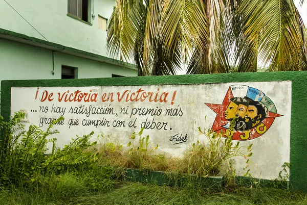 Graffiti porträtt av Che Guevara och Fidel Castro — Stockfoto