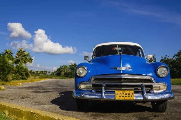 Azul clássico carro americano — Fotografia de Stock