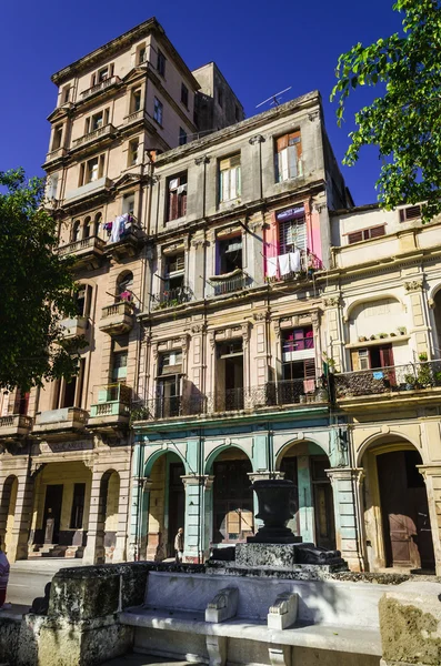 Bâtiment colonial dans la Vieille Havane — Photo