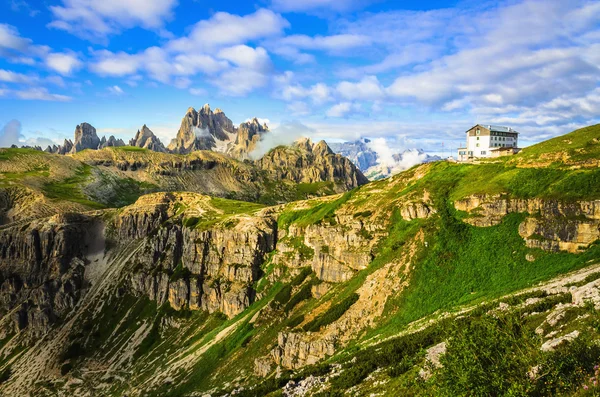 Auronzo menedéket közelében Tre Cime — Stock Fotó