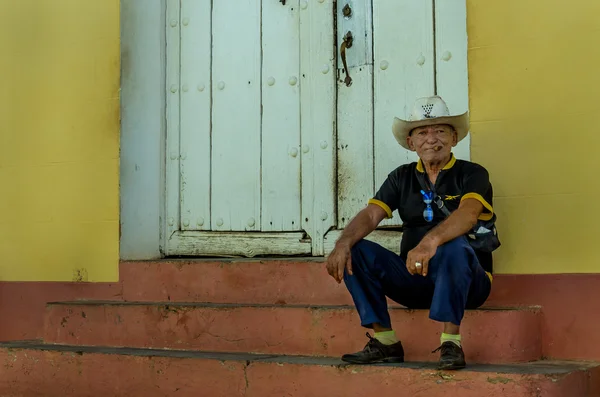 Cuban man resting in shadow — Stock Photo, Image