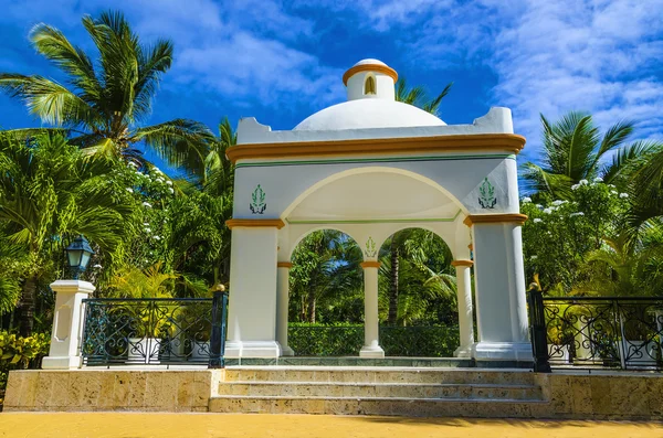 Witte bruiloft gazebo — Stockfoto