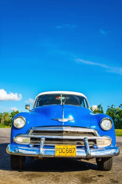 Blå klassisk amerikansk bil — Stockfoto