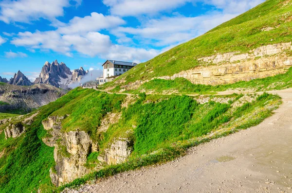 Widok na góry w pobliżu Tre Cime di Lavaredo — Zdjęcie stockowe