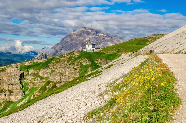 Trilha em torno do Tre Cime — Fotografia de Stock