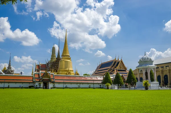Grande templo do palácio em Bangkok, Tailândia — Fotografia de Stock