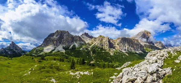 Dolomitas italianas paisaje —  Fotos de Stock