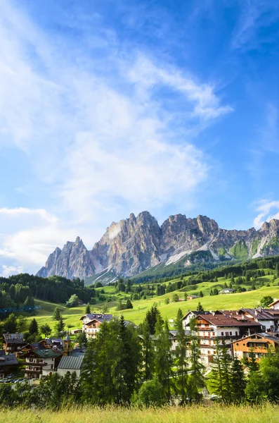 Fantastisk utsikt på Cristallo berg — Stockfoto