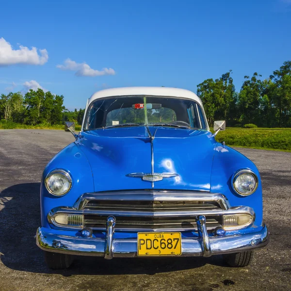 Azul clássico carro americano — Fotografia de Stock