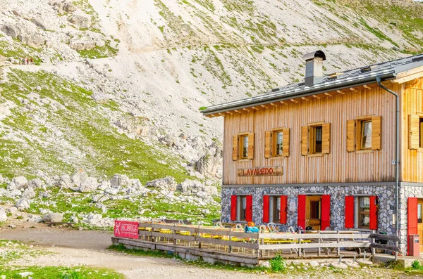 Wooden shelter with red shutter — Stock Photo, Image