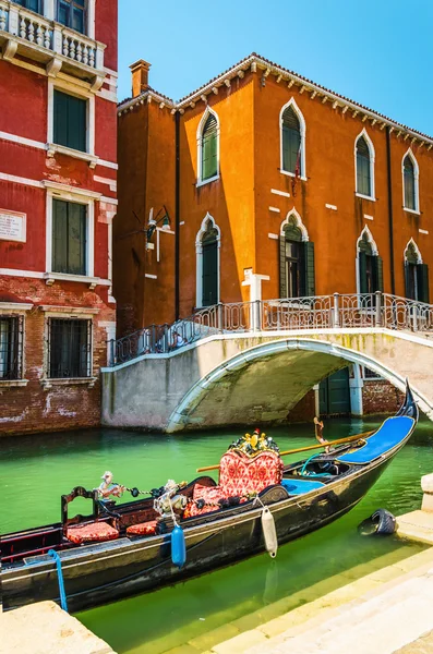 Romantic gondola on canal — Stock Photo, Image