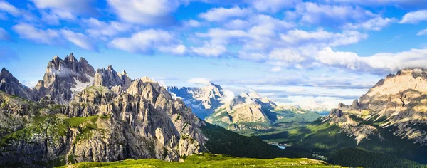 Dolomitas italiano paisagem — Fotografia de Stock