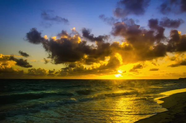 カリブの海の日の出 — ストック写真