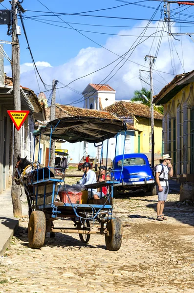Typisch kubanische Pferdekutsche — Stockfoto