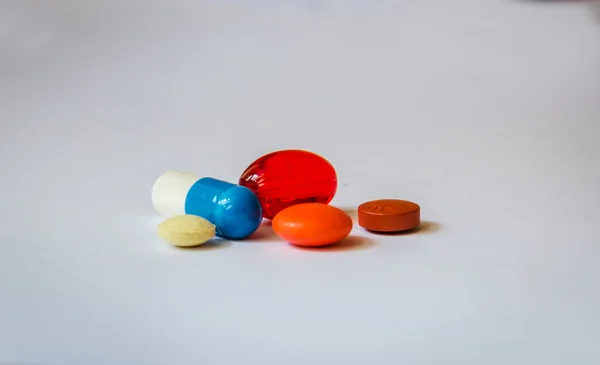 Píldoras y cápsulas coloridas —  Fotos de Stock