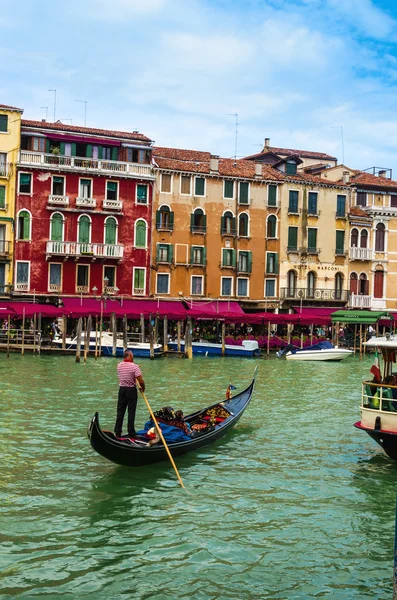 Gondolier on the Grand Canal — Stock Photo, Image