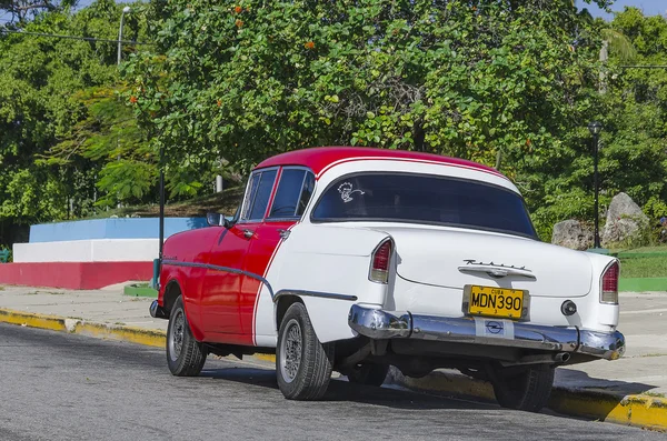 Klasyczny amerykański samochód w Hawanie — Zdjęcie stockowe