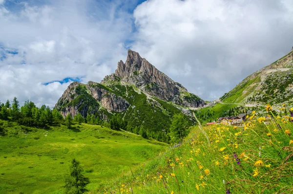 Dolomitas italiano paisagem — Fotografia de Stock