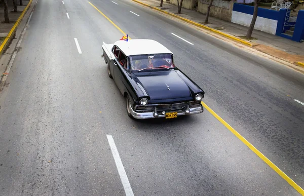 Preto e branco clássico carro americano — Fotografia de Stock