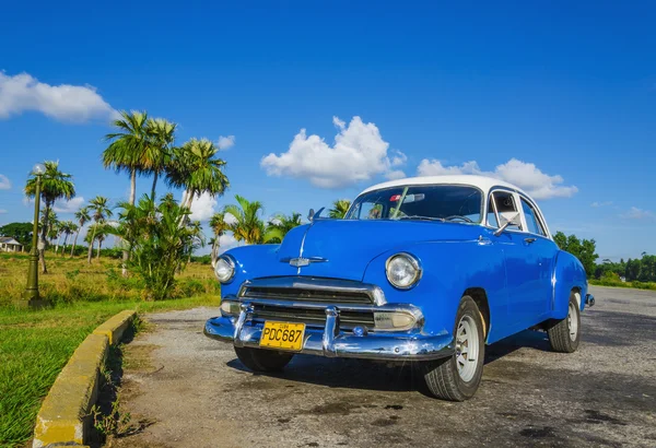 Modré klasické americké auto — Stock fotografie