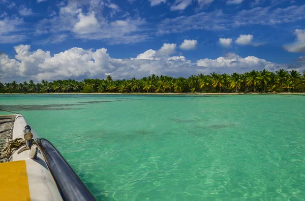 カリブ海のカタマラン帆 — ストック写真