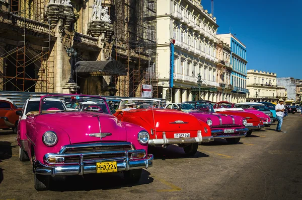 In havana geparkeerde auto 's Rechtenvrije Stockafbeeldingen