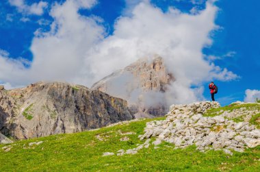 Dağ landscapeand mavi gökyüzü, Dolomites, İtalya