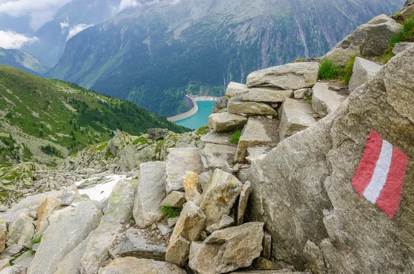 Alpine landscape and trail Zillertal Alps, Austria — Stock Photo, Image