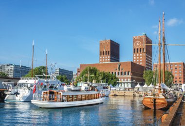 Oslo Belediye Binası denizden, Oslo, Norveç