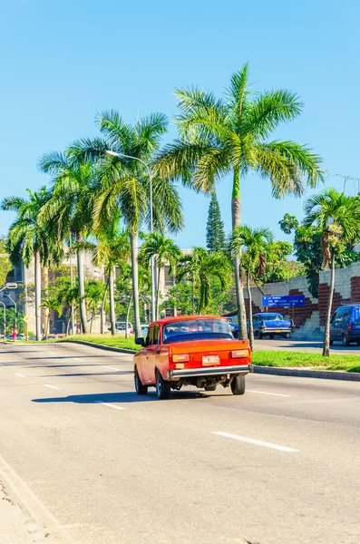 Classic American Red Car, La Habana en Cuba — Foto de Stock