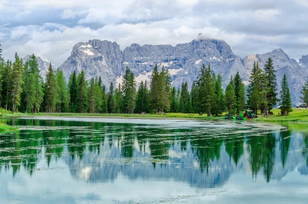 Lake Misurina in Sexten Dolomites, Tyrol, Italy — Stock Photo, Image