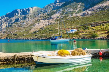 Küçük beyaz tekne balık ağları, Yunanistan ile