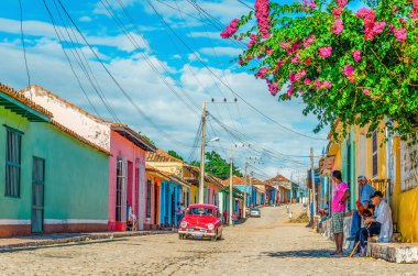 Trinidad, Küba'nın sokaklarında klasik Amerikan otomobil
