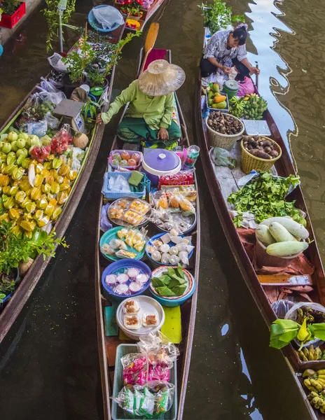 Tekneler ile renkli meyve sebze, Tayland