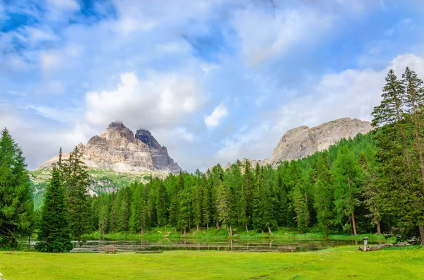 Paesaggio montano delle Dolomiti di Sesto, Italia — Foto Stock