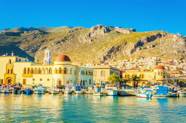 Port és a városháza-Pothia Kalymnos, Görögország — Stock Fotó