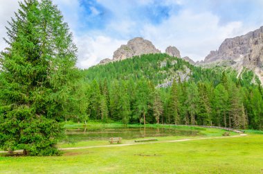 Güzel dağ manzarası, South Tyrol, İtalya 
