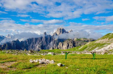 Kampçılar ve Dolomites park yerinde
