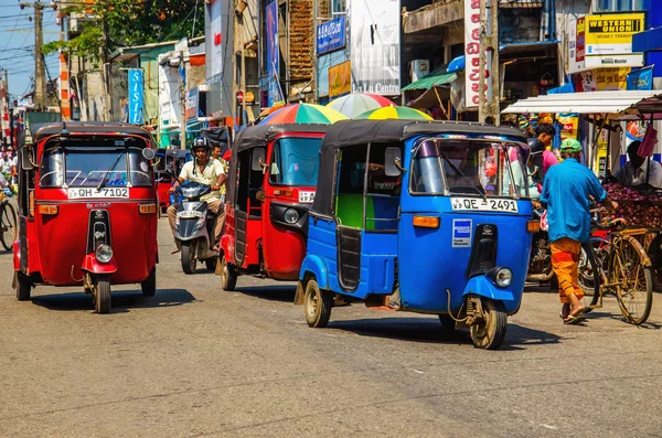 Tuk-tuk, srílanské tradiční taxi v Kolombu — Stock fotografie