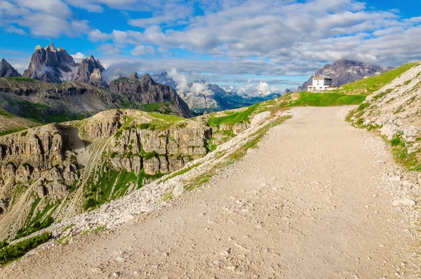 Spor omkring Tre Cime, Dolomitterne i Italien - Stock-foto