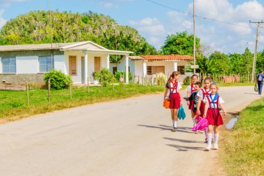 Çocuklarda okul üniformaları, Vinales, Küba
