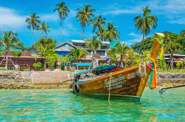 Longtailed tekne, deniz kıyısı, Tayland — Stok fotoğraf