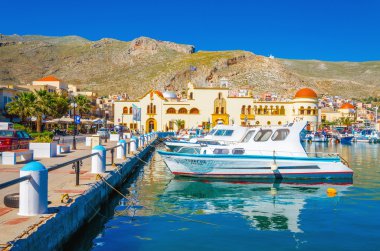 renkli tekneler Kalimnos adası, Yunanistan