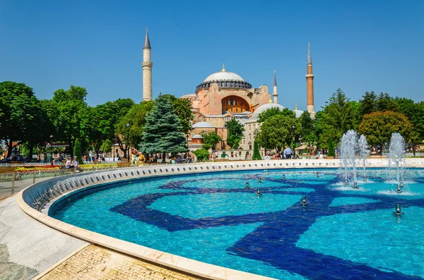 Santa Sofia con fontana, Istanbul, Turchia — Foto Stock