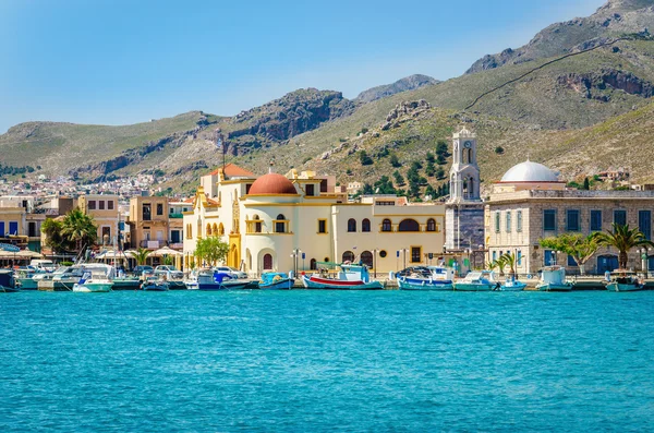 Pohtia Port, Kalymnos, Yunanistan renkli tekneler — Stok fotoğraf