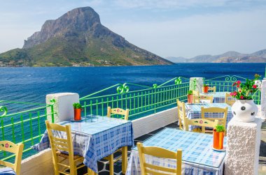 Yunan restoranı teracce ve deniz, Yunanistan