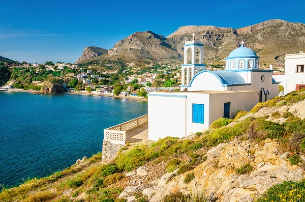 Iconic white church with blue domes, Greece — Stock Photo, Image