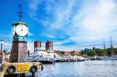 Aker Brygge dock, modern Oslo Norveç'te Tarih Saat