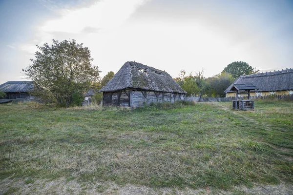 Antigua aldea étnica ucraniana —  Fotos de Stock