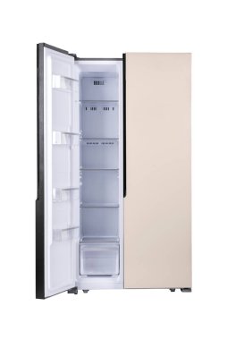 Beyaz Arka Plan Üzerinde İzole Yeni Buzdolabı. Modern Mutfak ve Ev Aletleri